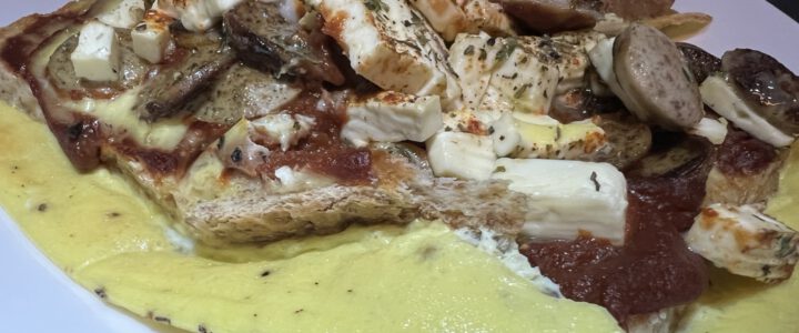 Verrückte Toastbrotpizza mit einem türkischen Hauch